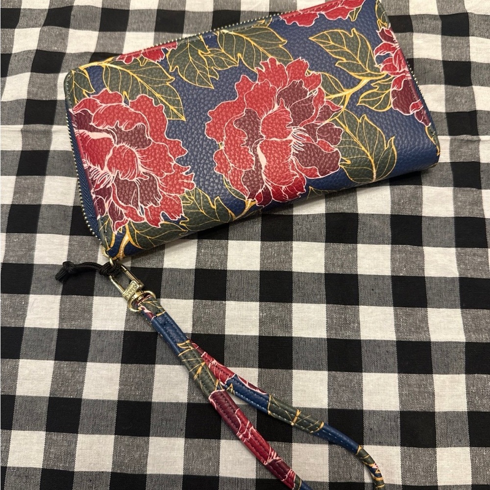 Steve Madden Floral Zip
Around Wallet - Picture 3 of 3